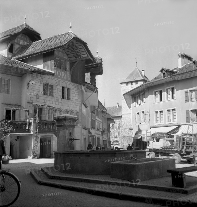 Horse and cart on Grand rue Morges, 1945