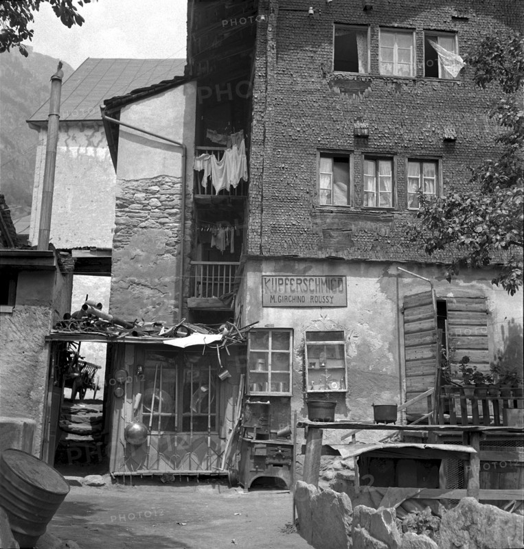 Shop of a coppersmith in Naters, 1940