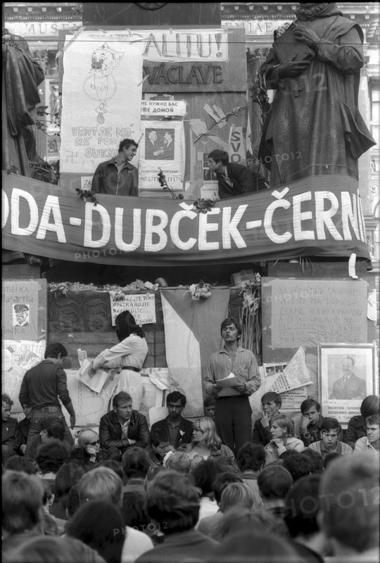 Prague 1968 after the invasion of the Warsaw Pact troops: Resistance by equestrian statue