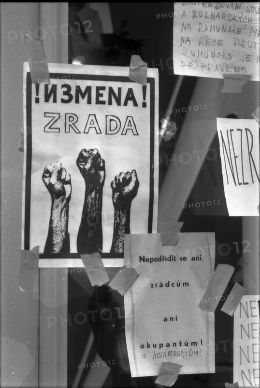 Prague 1968 after the invasion of the Warsaw Pact troops: Resistance