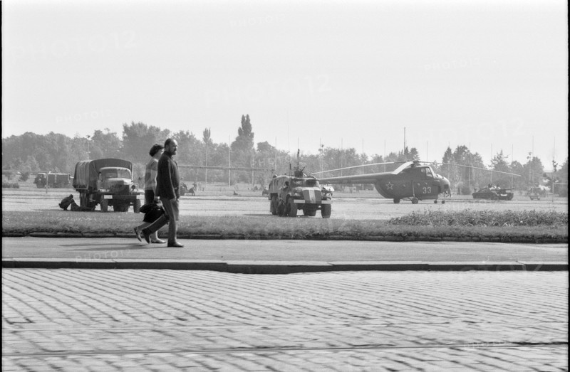 Prague 1968 after the invasion of the Warsaw Pact troops: young men resist