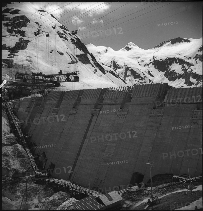 Lucendro Dam construction site 1946