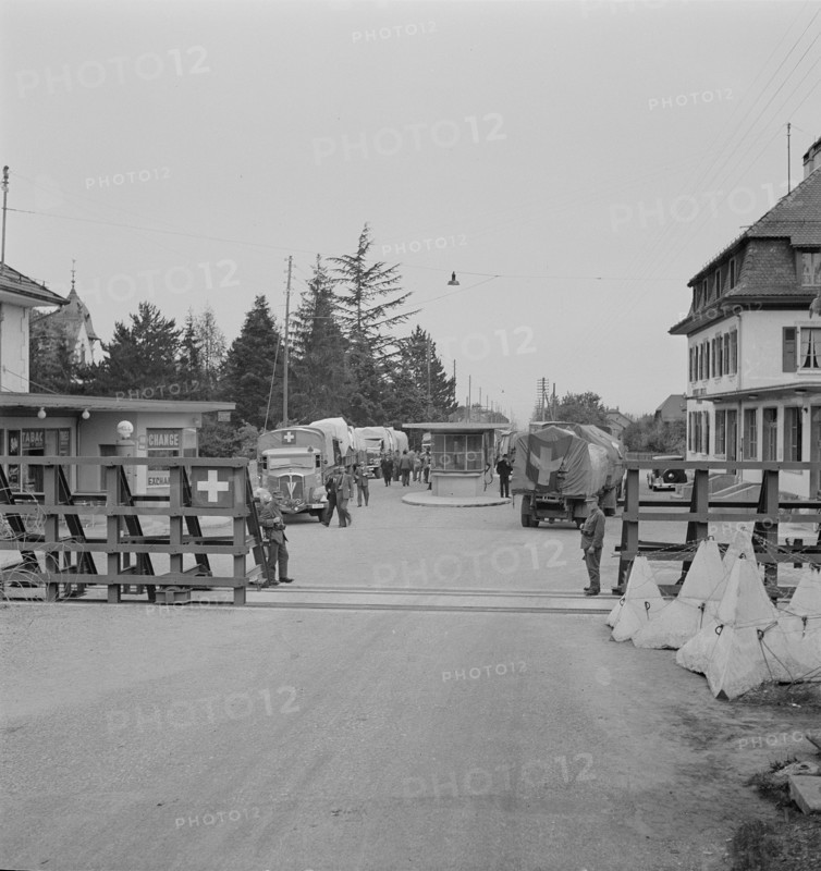 Convoy; column on the border with France; 1944