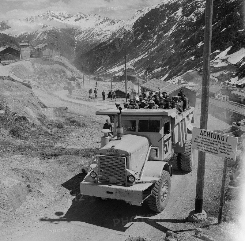 Passenger transport at the Göscheneralp construction site in 1957