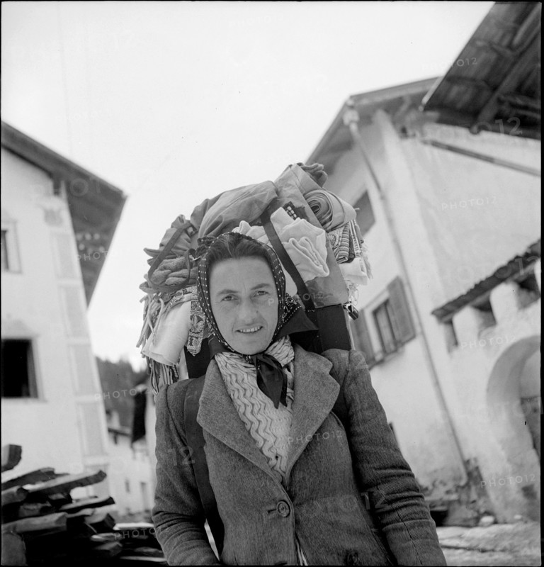 Peddler in Santa Maria, Münstertal; 1946