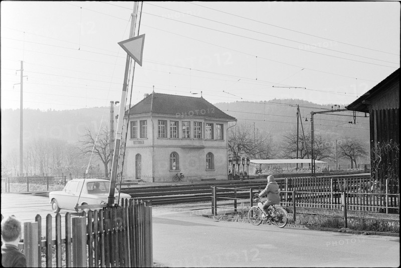 Level crossing with barrier at Wettingen station 1969