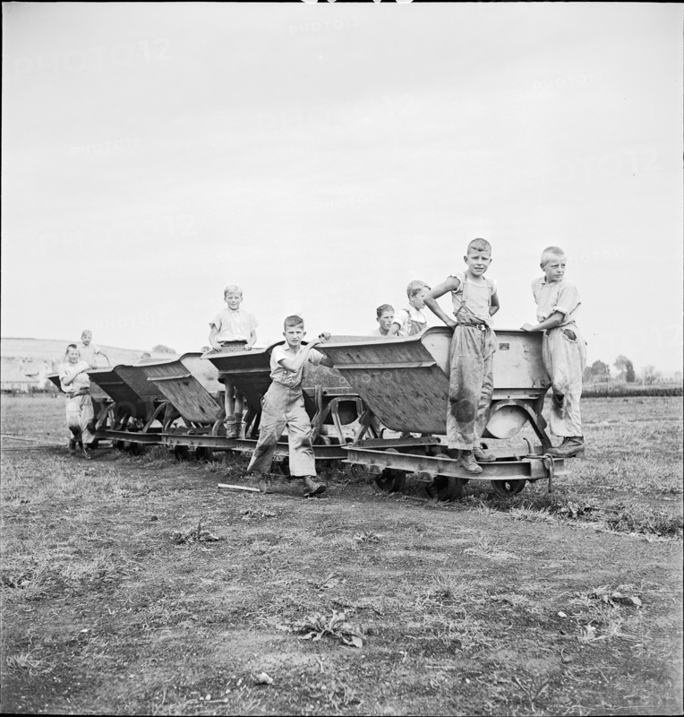 Peat mining in Seeland, Ins; 1942