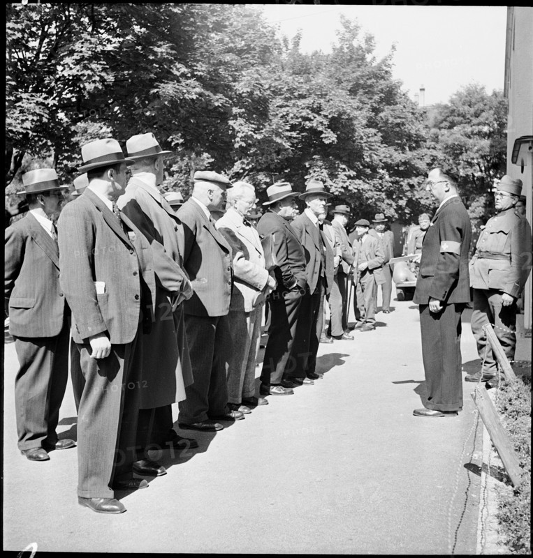 Recruitment for auxiliary service; 1940