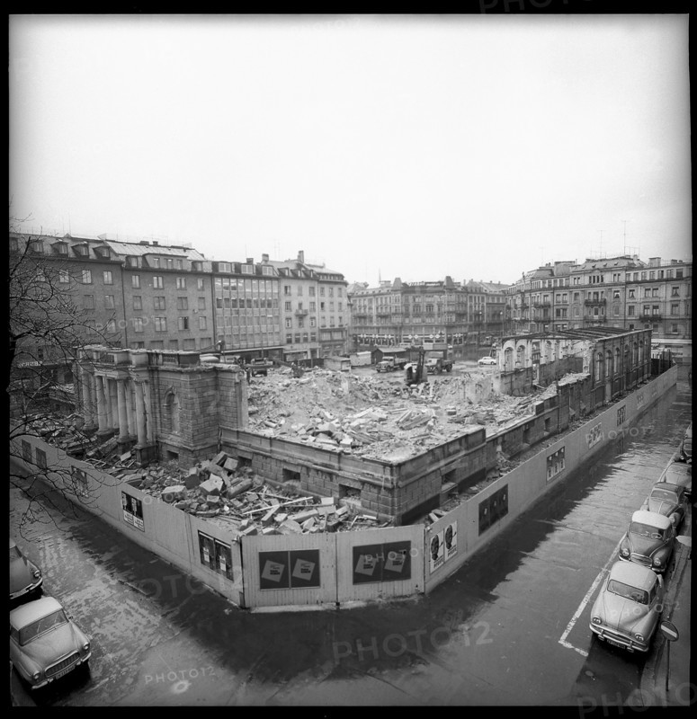 Demolition of Globus at Löwenplatz, Zurich 1961