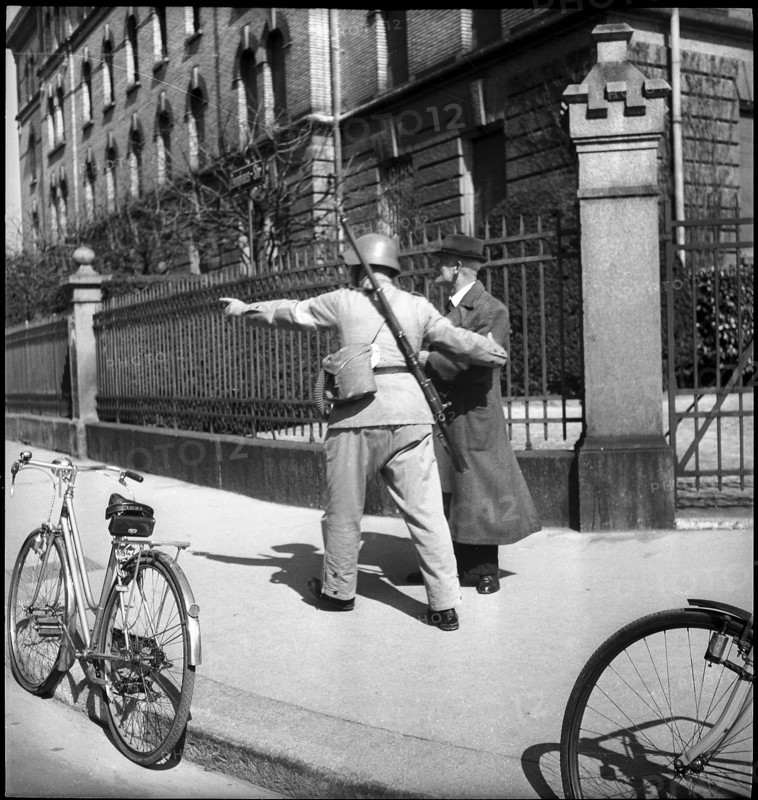 Air raid warning in Zurich, 1942