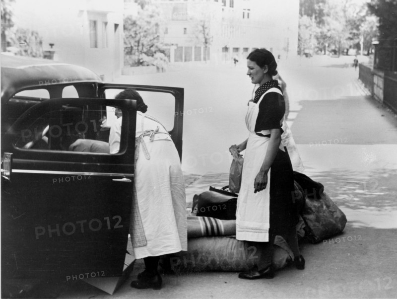 Evacuation; escape to Central Switzerland, May 1940