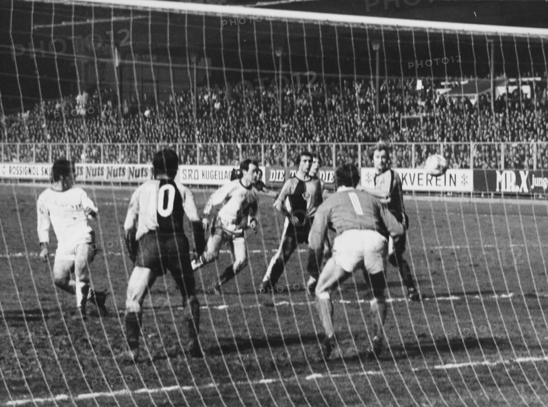 Champions Cup 1976/77: FC Zurich vs. Dynamo Dresden; Kuhn, Grob, Kreische