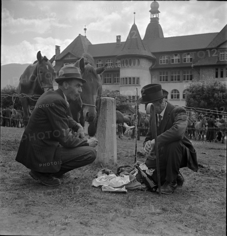 Horse market of ChaindonReconvilier, picnic, 1941