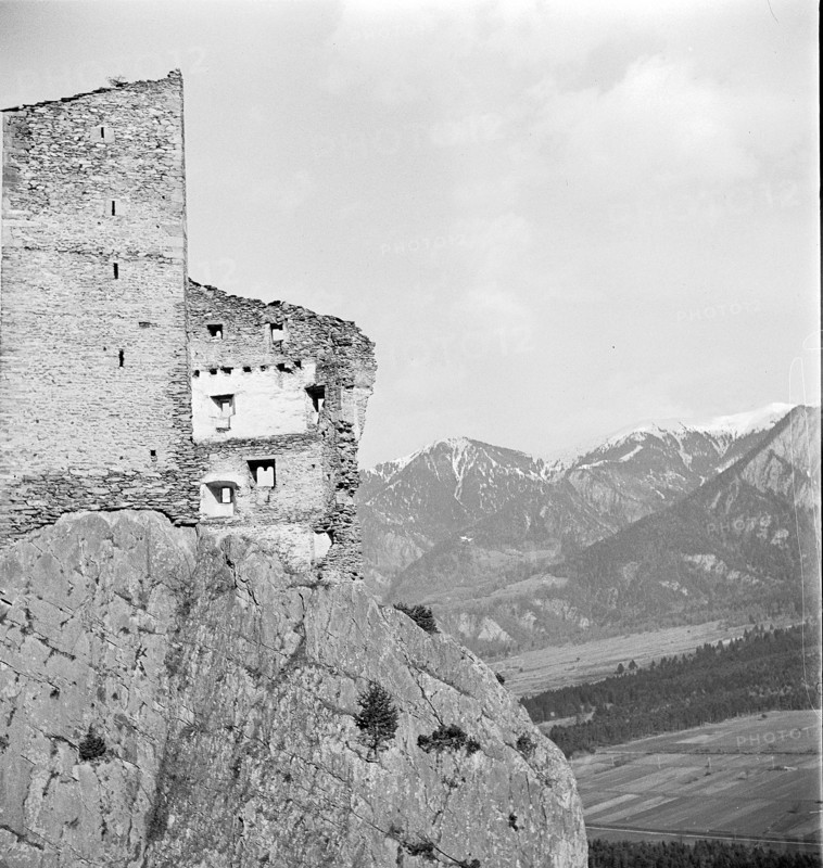 Castle ruins in Haldenstein, 1942
