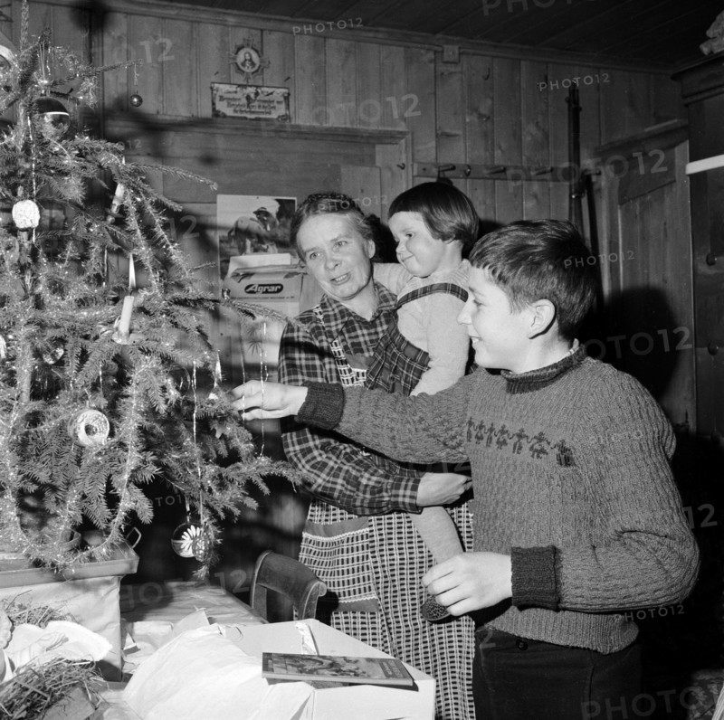 Farmer's family celebrates Christmas; 1960