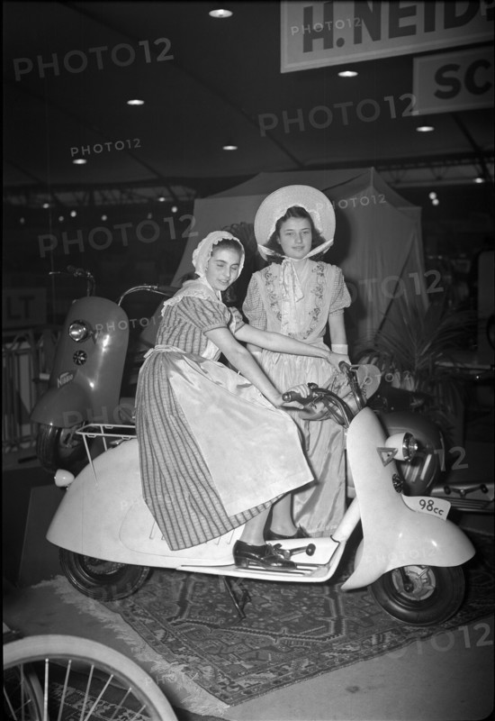 Motor Show 1947: Two women on Petit Moto Nibbio