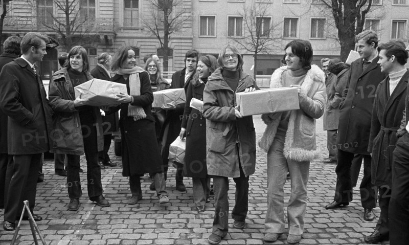 Initiative to create a civilian service, submitted in 1972