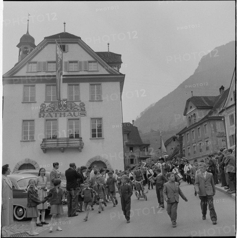 Stans: Nidwalden Landsgemeinde, parade 1959
