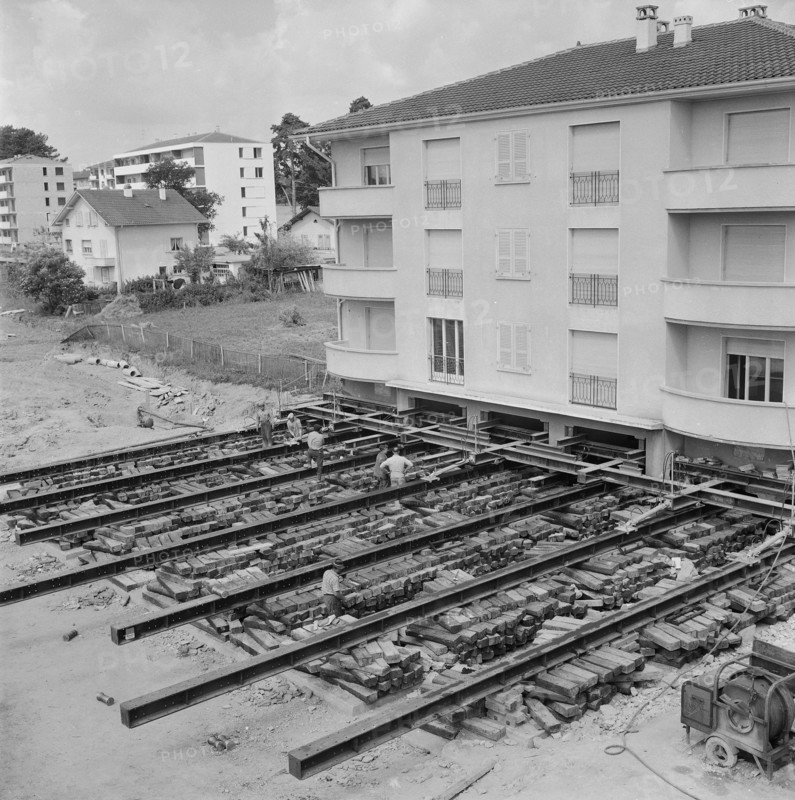 House relocation, LausanneGeneva motorway, 1961