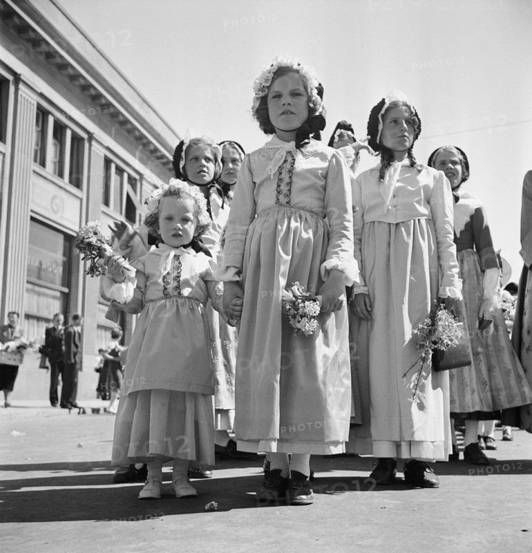 Girls at Sechseläuten in Zurich, 1940