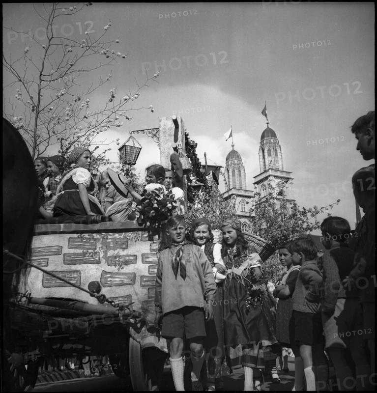 Sechseläuten parade in Zurich, 1942