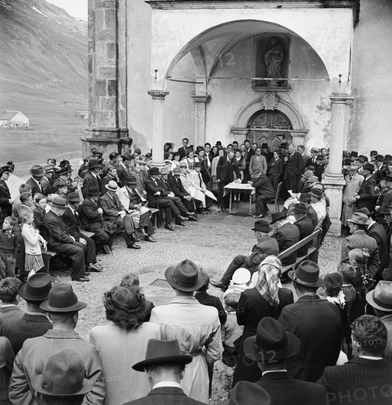 Meeting at the valley community in Hospenthal, 1946