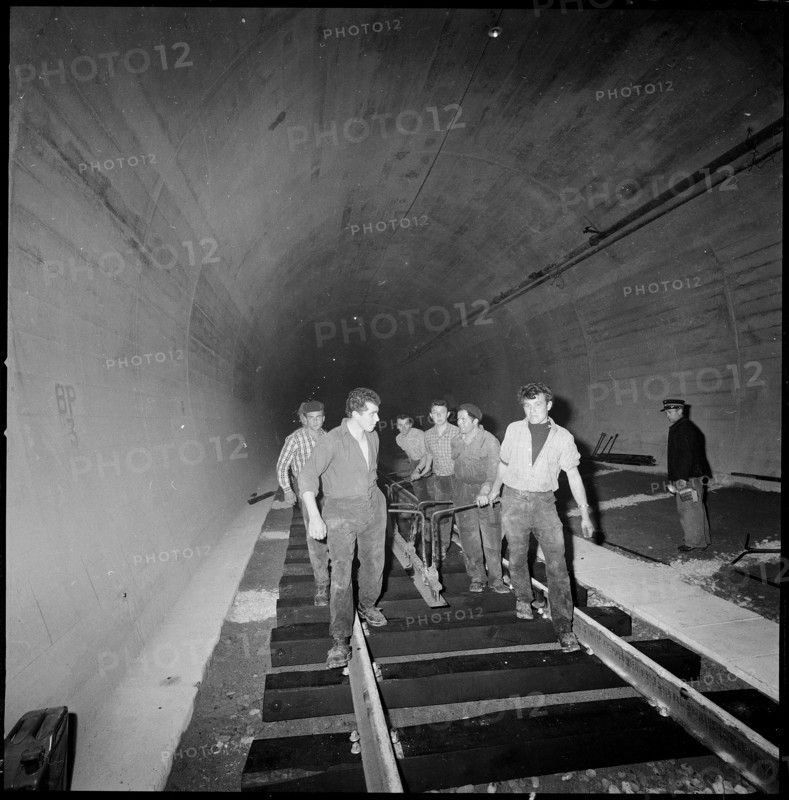 Construction of the Kerenzerberg railway tunnel, ca. 1960