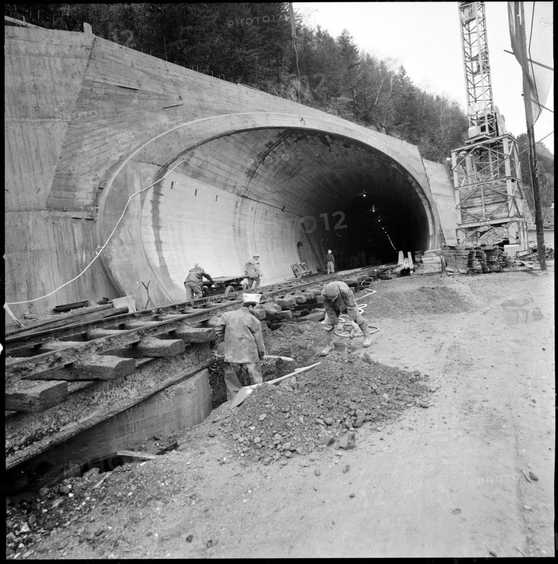 Construction of the Kerenzerberg railway tunnel, ca. 1960