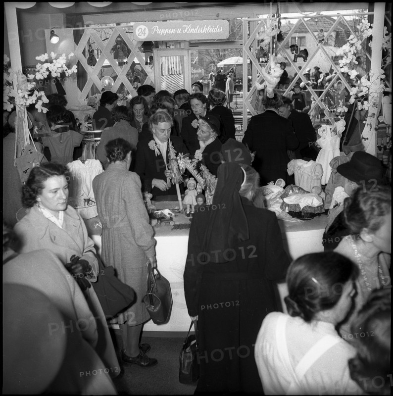 Bazaar at the anniversary of the Zurich Nursing School 1951
