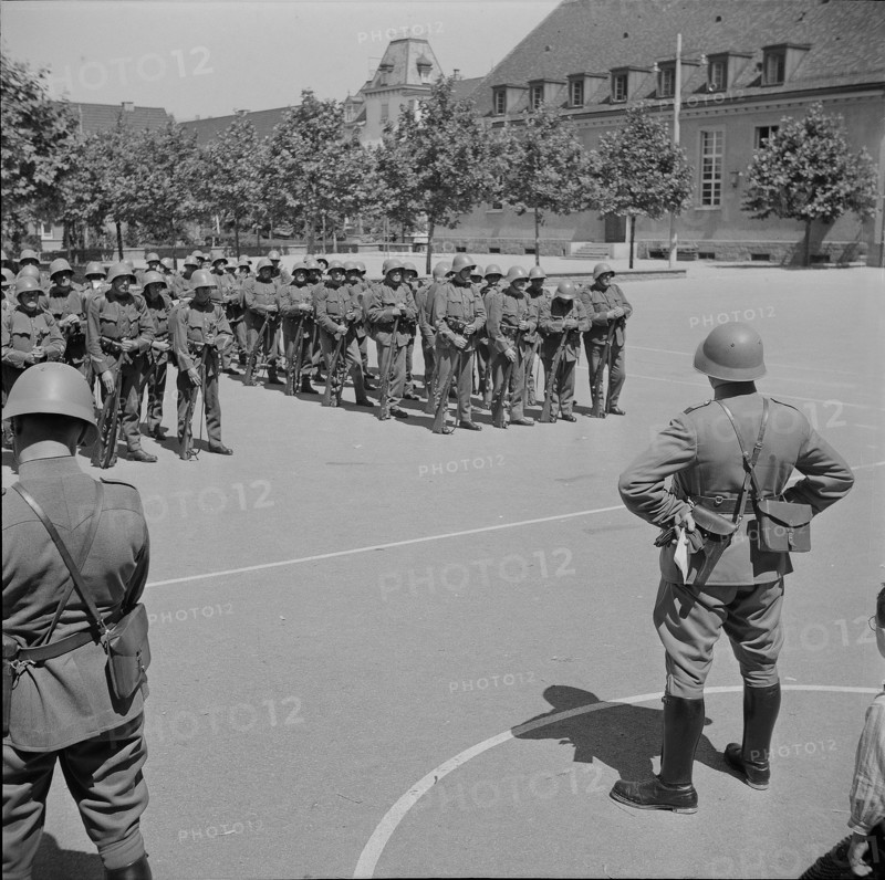 Barracks yard; soldiers being discharged; dismissal; 1940
