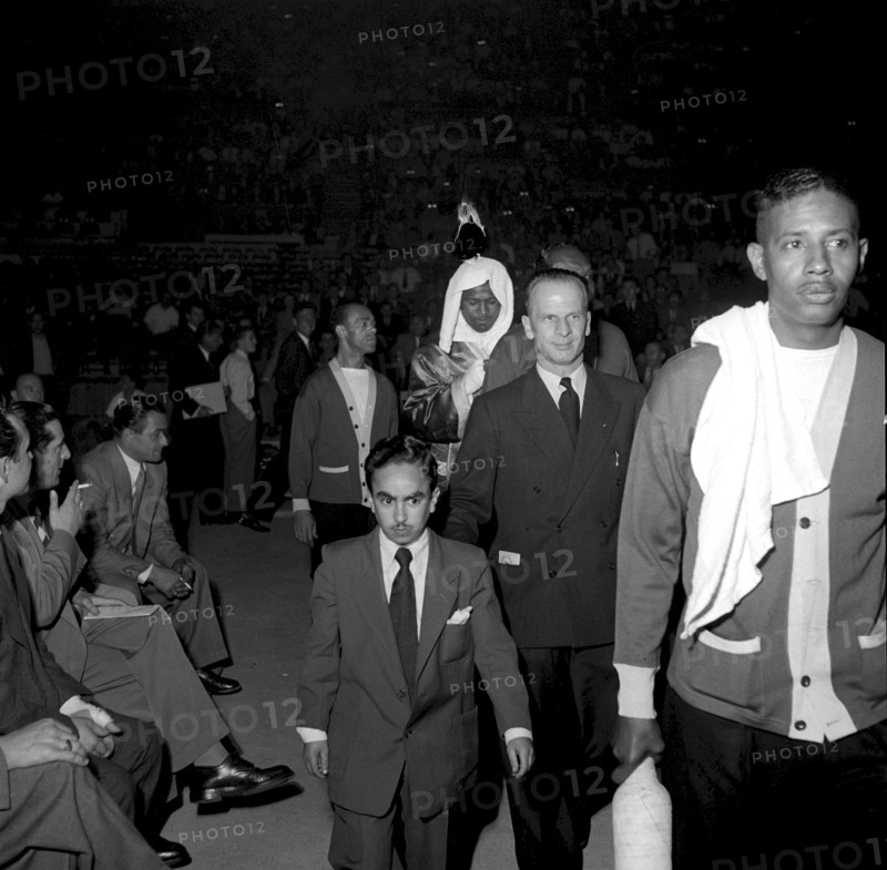 Sugar Ray Robinson in his corner, Zurich 1951