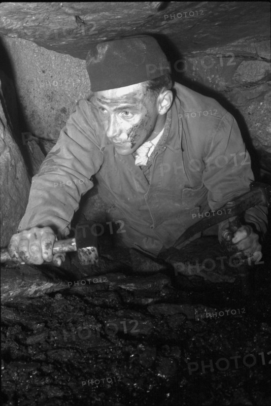 Miner; gallery; Menzingen coal mine; 1941.