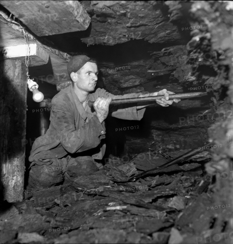 Miners in the gallery; coal mine Mörschwil; 1944.