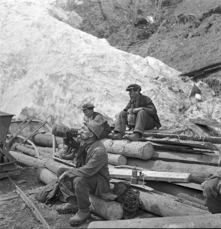 Valais, Miners have a break; Goltschried coal mine; 1941.