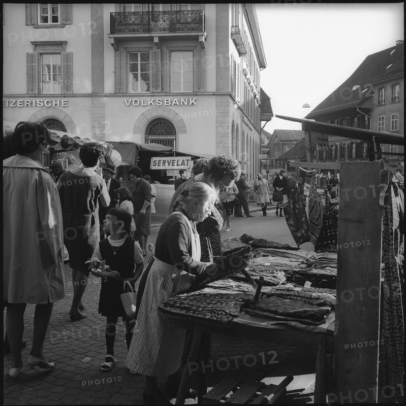 People strolling trough the market in Lenzburg 1966.