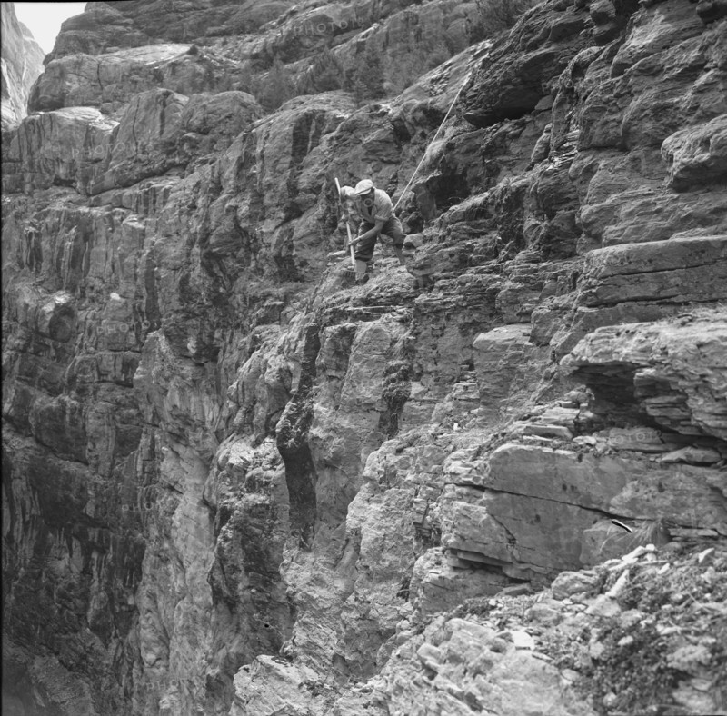 Cleaning up of the glacier ravine in Grindelwald, 1961.