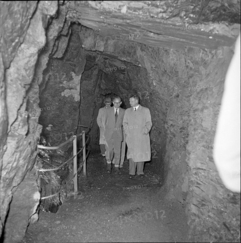 Visitors in Glacier ravine in Grindelwald, 1953.