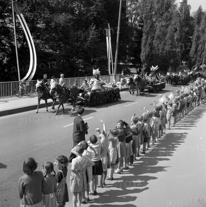 Passage of the new bells for Otelfingen in canton Zurich; Baden 1957.