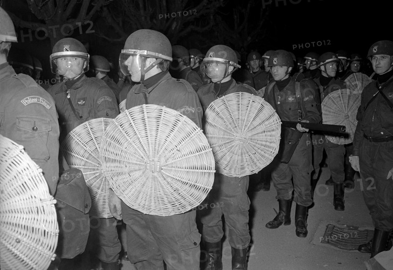 Policemen at Béliers demonstration in Reconvilier, 1972.