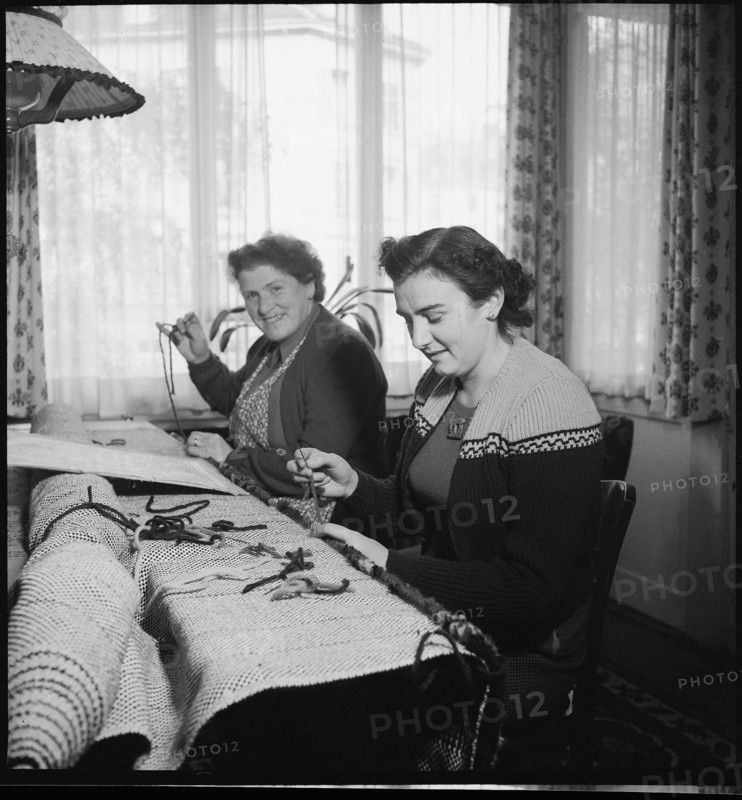 Producing a Smyrna carpet, 1951.