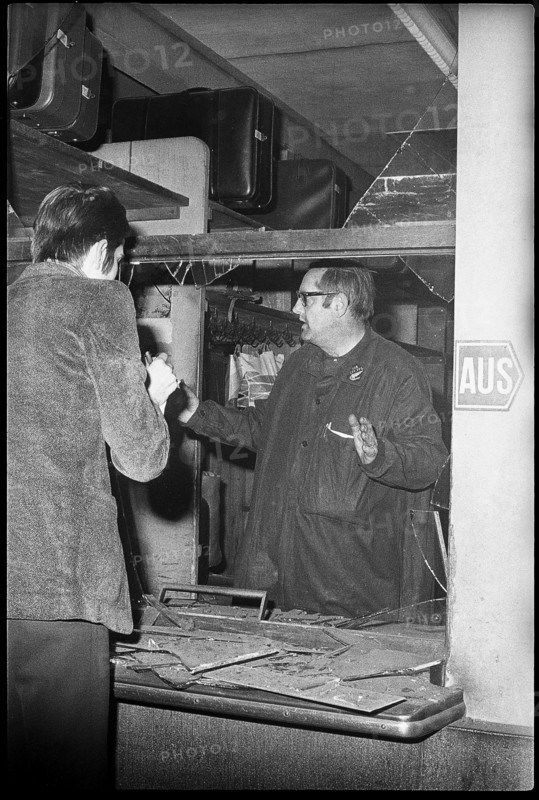 Bomb attack in Zurich mainstation; broken glass at the left-luggage office 1971.