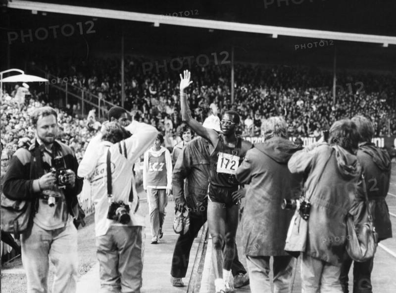 LCZ Meeting 1978, 400m hurdles: Edwin Moses surrounded by fotografers.