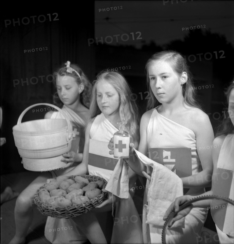 School theatre in support of the Swiss donation, 1945.