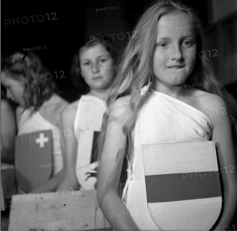 School theatre in support of the Swiss donation, 1945.
