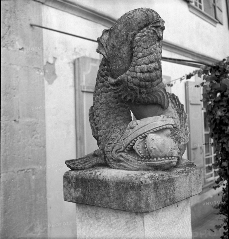 Stone fishes, sculpture in Ligerz 1949.
