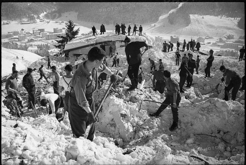 Silenen, search for avalanche victims; 1968.