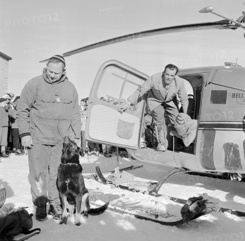 glacier pilot Hermann Geiger shows a rescue operation, 1958.