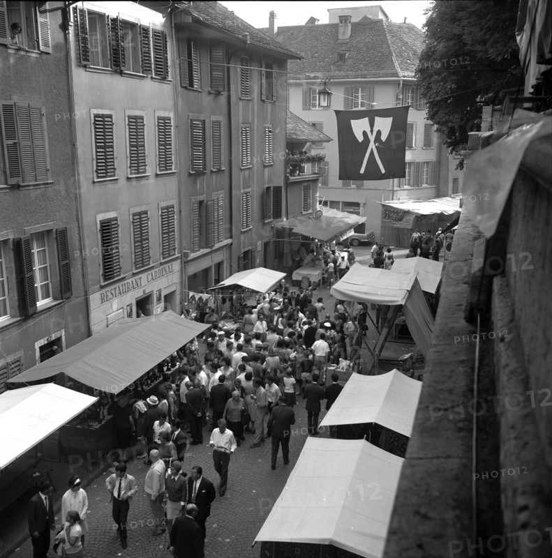 Bienne, Altstadtchilbi, market stand; 1968.