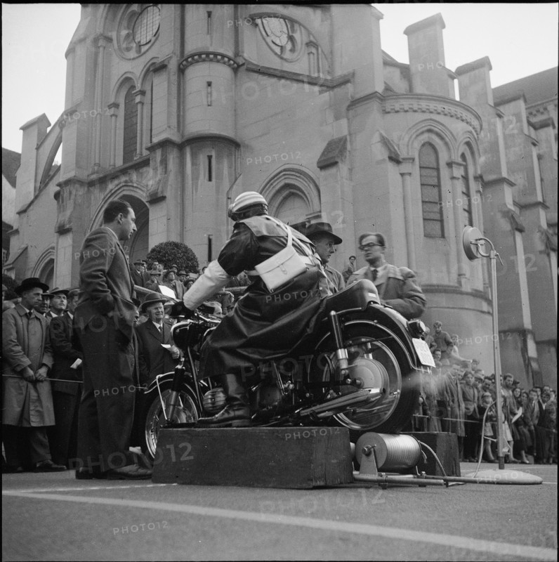 Noise demonstration, police motocycle on mobile test bed, Berne 1958.
