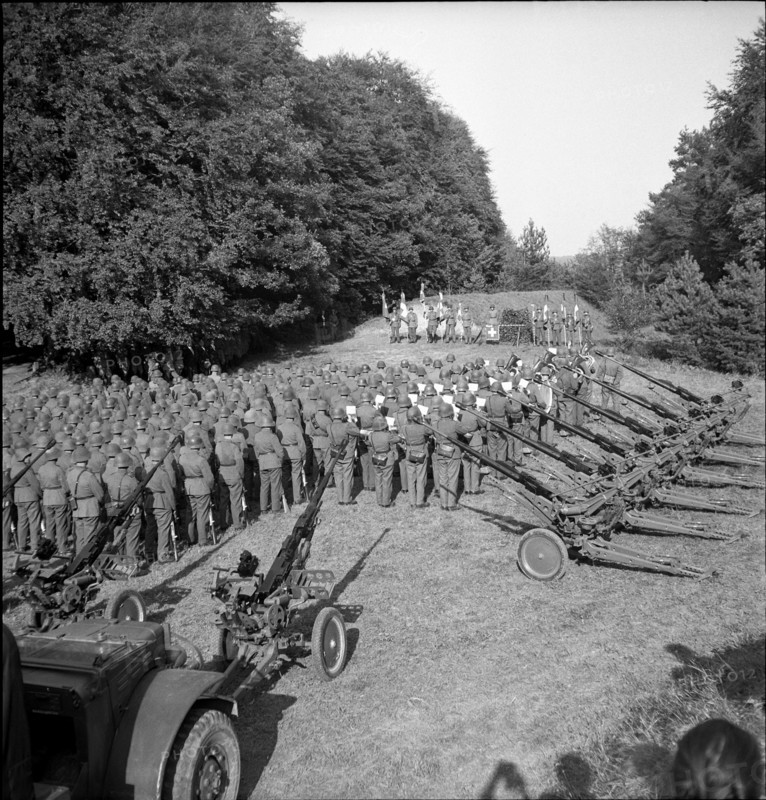 Lightweight anti-aircraft troop at handing over of flag, Bargen 1948.